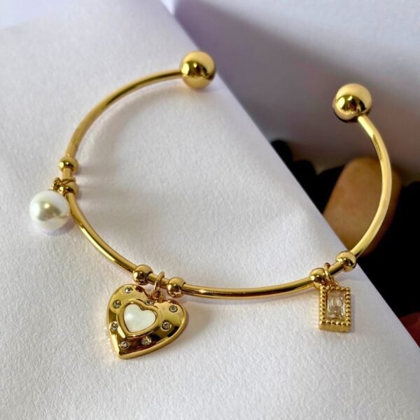 gold plated charm bangle with heart & pearl