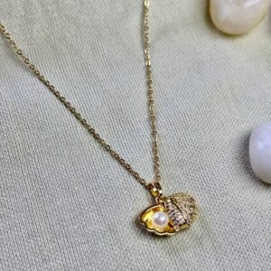 gold shell pendant necklace