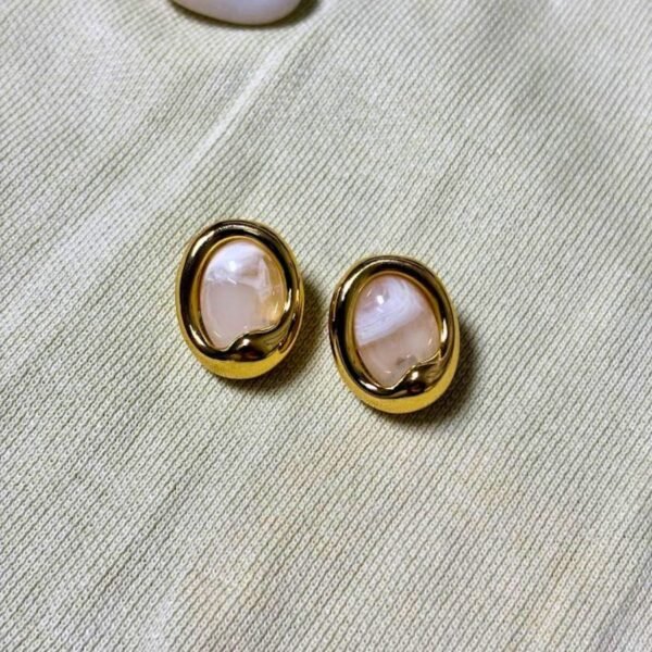 Oval Pearl Studs